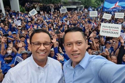 Mantan Gubernur DKI Jakarta, Anies Baswedan bersama Ketua Umum Partai Demokrat, Agus Harimurti Yudhoyono.