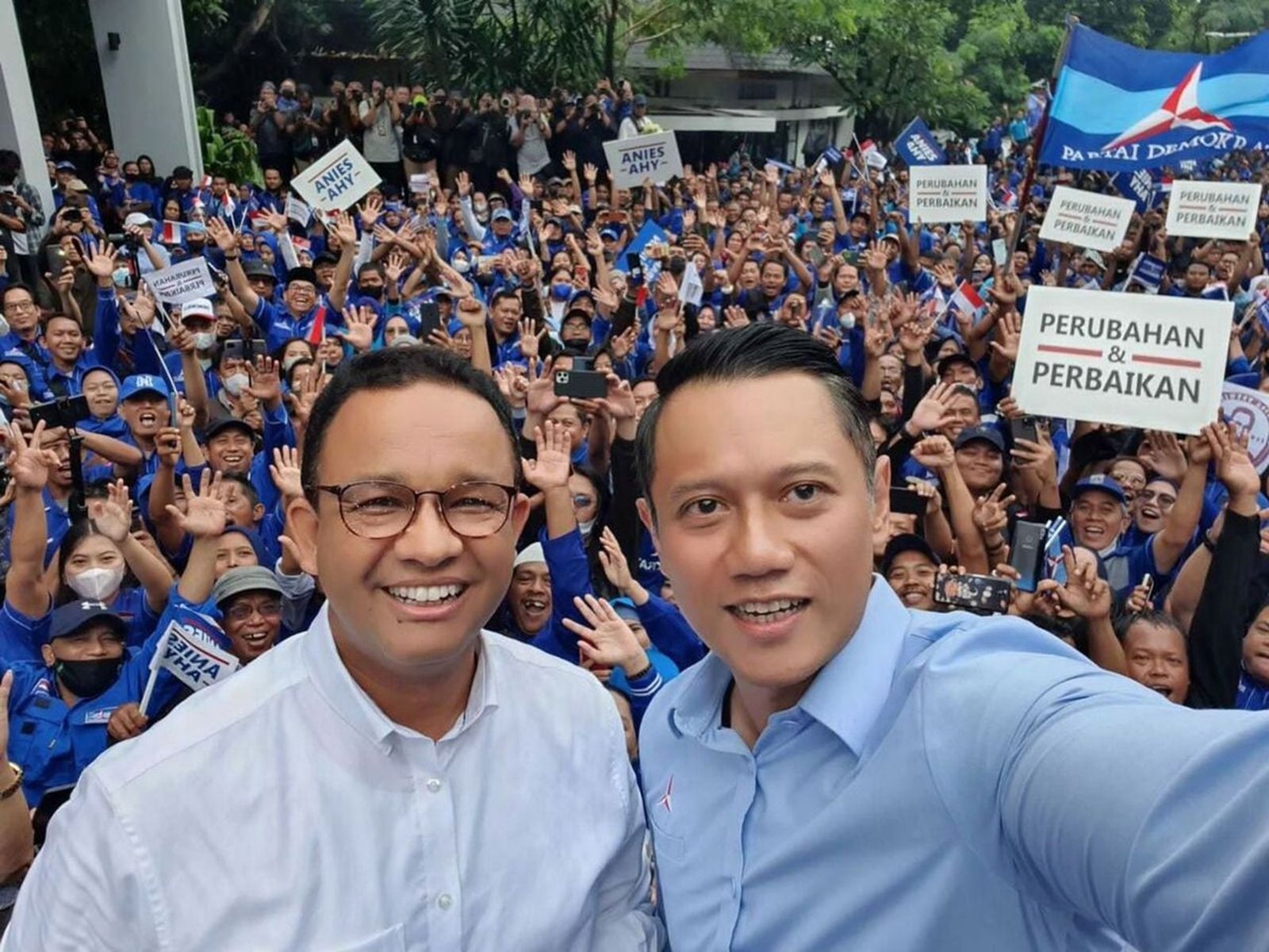 Mantan Gubernur DKI Jakarta, Anies Baswedan bersama Ketua Umum Partai Demokrat, Agus Harimurti Yudhoyono.